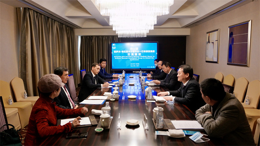 尊龙凯时集团党委书记、董事长任丁会见上合组织秘书长诺罗夫一行