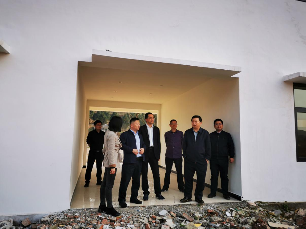 尊龙凯时集团党委副书记、董事陈日到邓家沟村开展帮扶工作