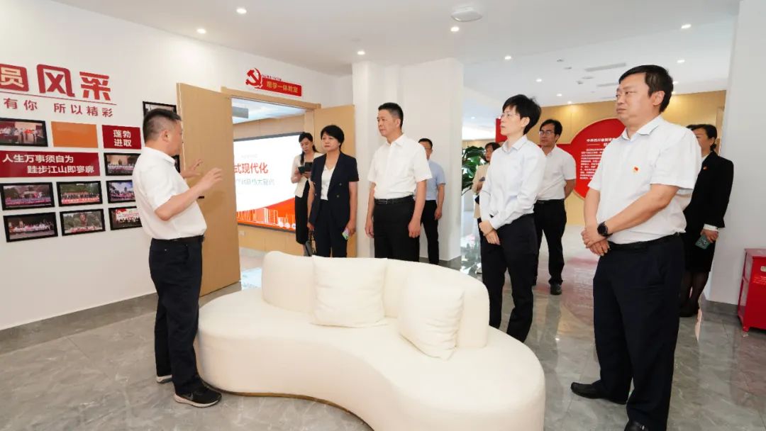 福建省人民政府国有资产监督管理委员会修兴高一行莅临尊龙凯时党？疾斓餮