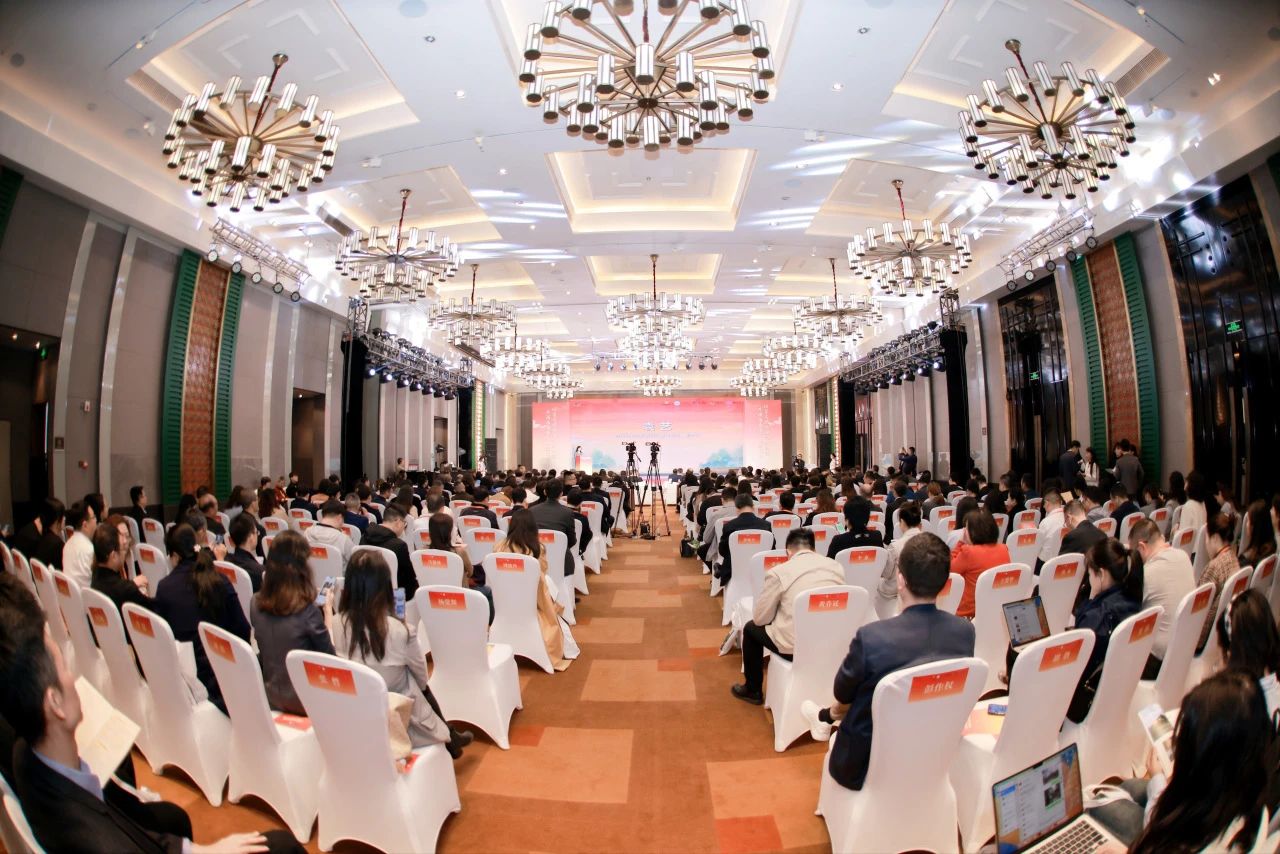 川渝文化旅游企业联盟、四川省文化旅游企业联盟2023年会在蓉开幕 游勇主持活动开幕式